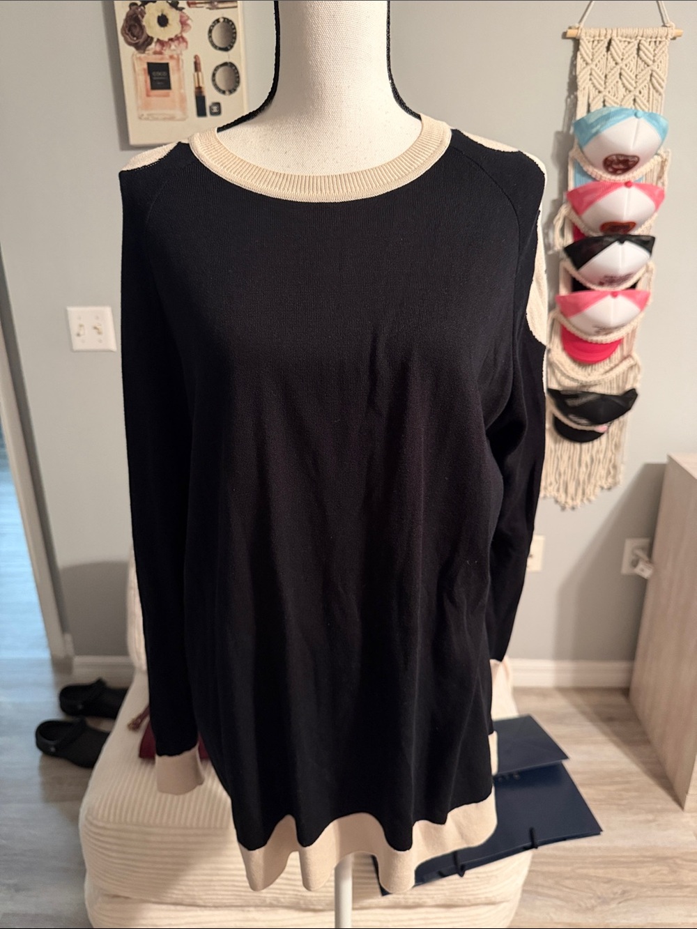 Planet by Lauren G black sweater one size
